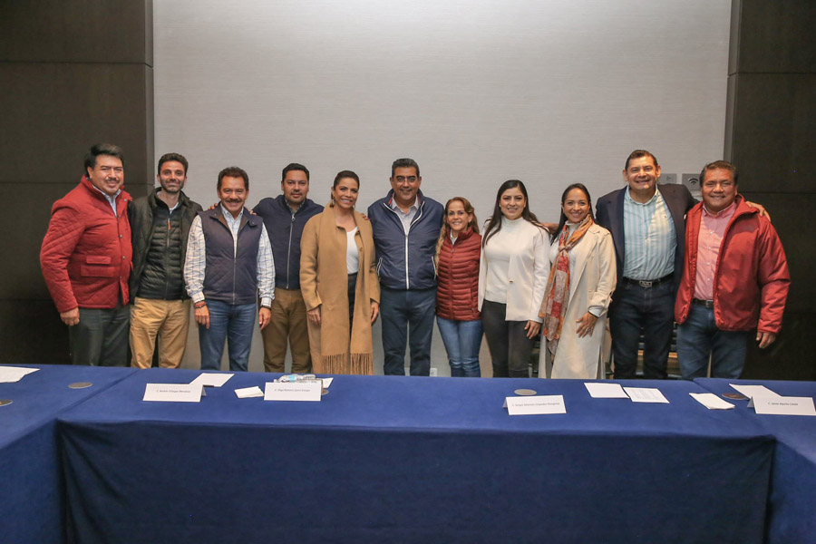 Salomón y Olga se reunieron a puerta cerrada con los siete aspirantes de Morena