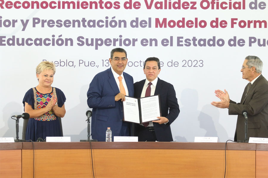 Con entrega de RVOE, gobierno de Puebla impulsa educación superior y garantiza desarrollo académico