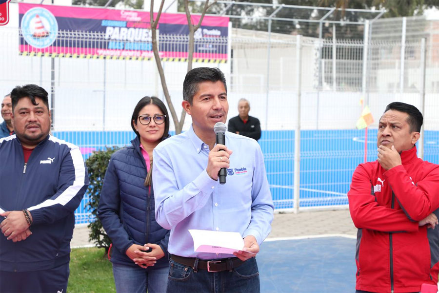 Entrega Ayuntamiento de Puebla rehabilitación del parque Benito Juárez en La Libertad