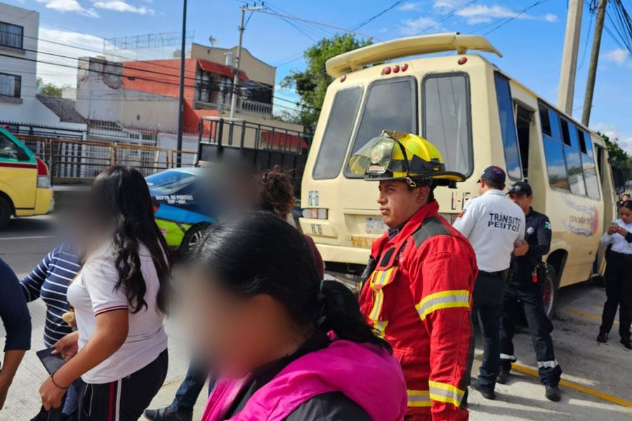 Choque de Ruta 76 con un poste de CFE, deja 16 lesionados