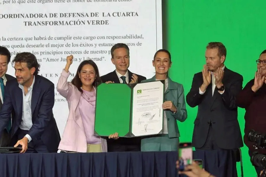 Claudia Sheinbaum recibe constancia del PVEM como Coordinadora Nacional de Defensa de la 4T