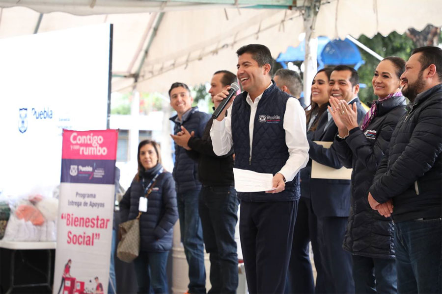 Gobierno municipal entrega 16 mil apoyos en beneficio de las familias poblanas