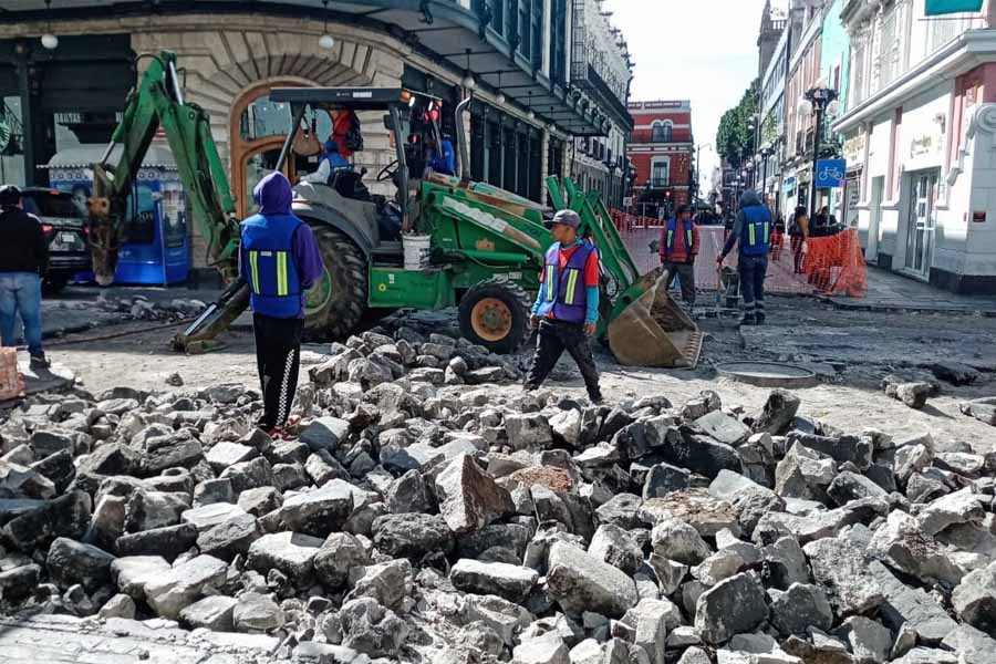 Ayuntamiento de Puebla trabaja en el mantenimiento de la 2 oriente; concluirá el 4 de diciembre