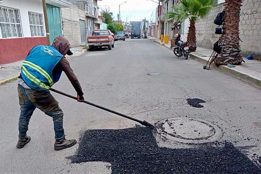 Programa de ‘Bacheo Contigo y Con Rumbo’ atendió más de 2 mil 100 baches en los últimos días