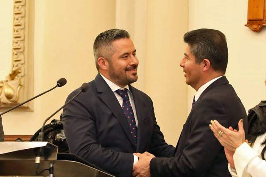 Aprueba cabildo poblano licencia definitiva de Eduardo Rivera Pérez como presidente municipal