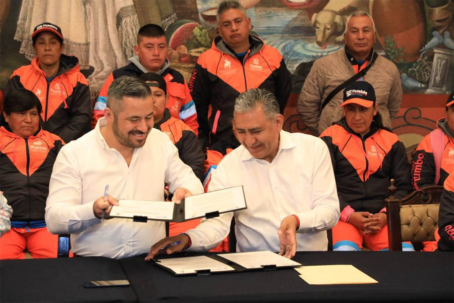 Con revisión contractual, Ayuntamiento de Puebla y sindicato de limpia mejoran condiciones labores de 'las naranjitas'