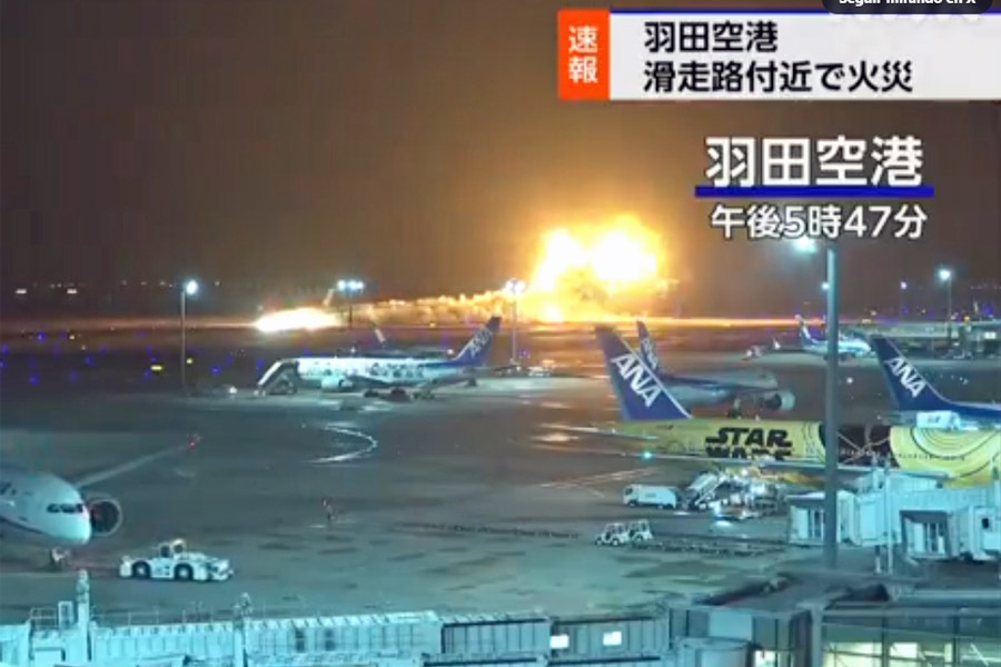 Dos aviones colisionan en aeropuerto de Tokio y deja 5 muertos