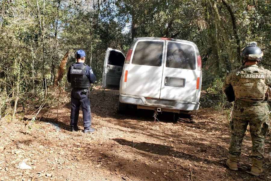 Aseguran SSP y SEMAR tres camionetas utilizadas para transportar combustible presuntamente robado