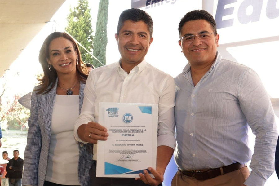 Acción Nacional entregó en acto solemne la constancia de designación a Eduardo Rivera, como virtual candidato a la gubernatura del estado de Puebla