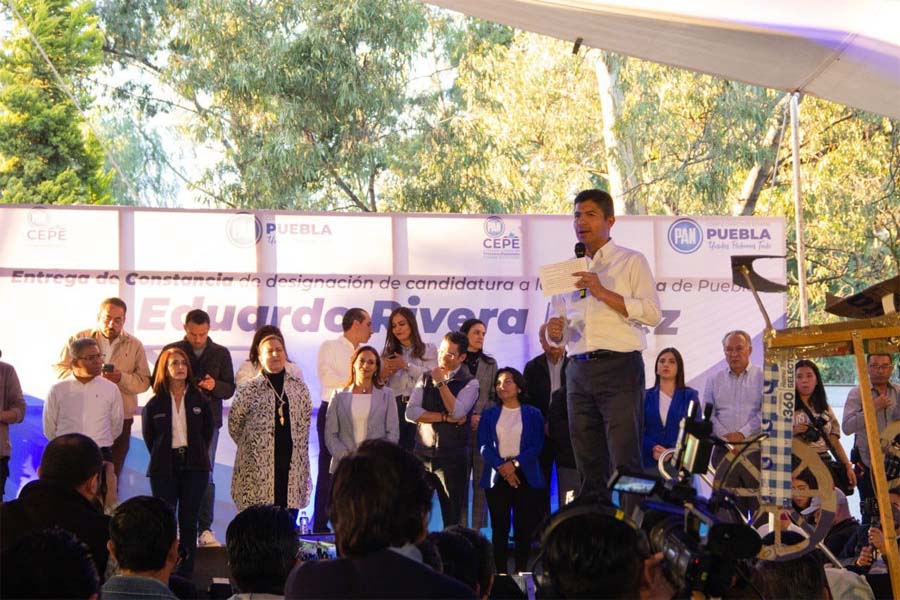 Acción Nacional entregó en acto solemne la constancia de designación a Eduardo Rivera, como virtual candidato a la gubernatura del estado de Puebla