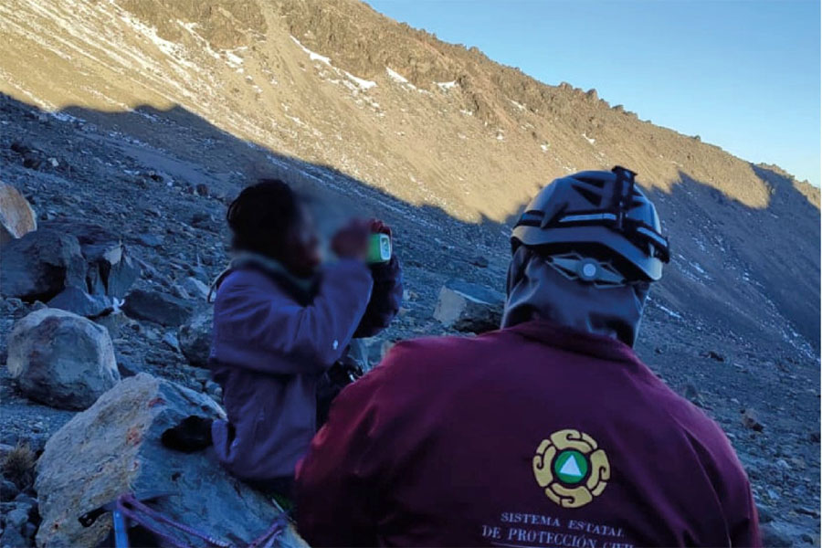 Van 10 alpinistas rescatados del Pico de Orizaba y solo falta el guía