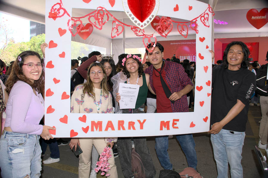 La BUAP celebra su tradicional Feria de San Valentín en Ciudad Universitaria