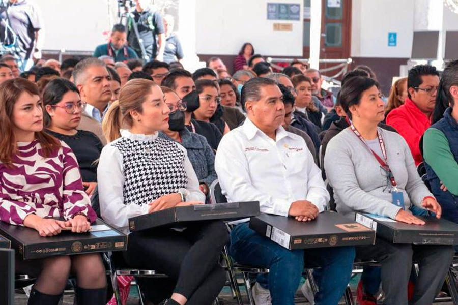 Con entrega de computadoras, SEDIF refuerza trabajo por población vulnerable