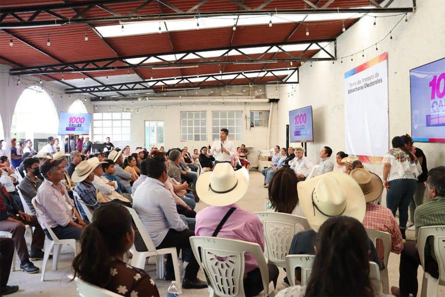 Lalo Rivera reconoce a estructura de Zapotitlán de Méndez y a jóvenes de Cuetzalan