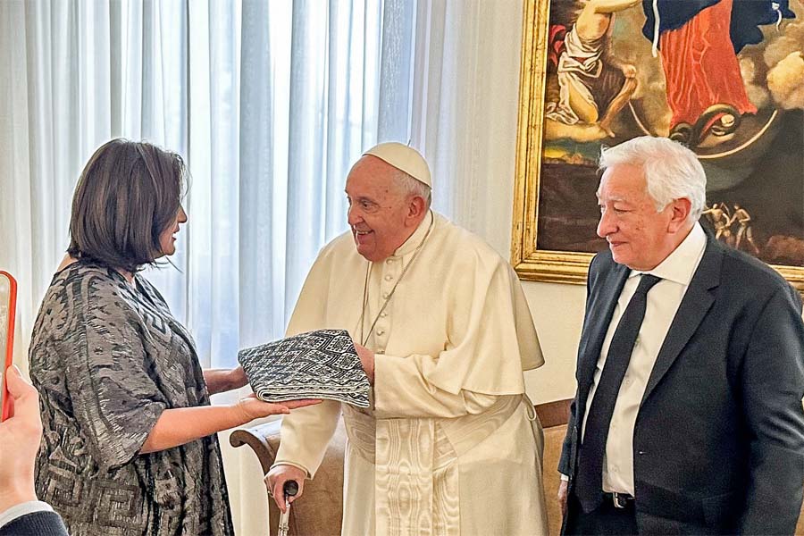 Se reúne Xóchitl Gálvez con su Santidad el Papa Francisco