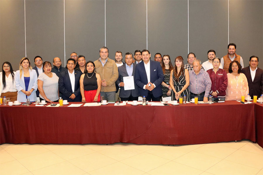 Alejandro Armenta fortalece la unidad en jornada de trabajo con líderes municipales