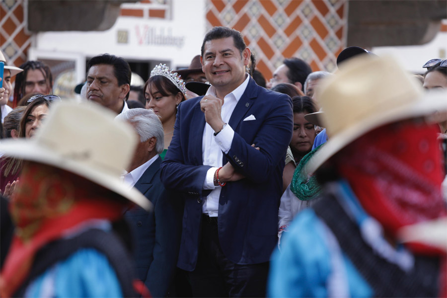 Armenta reconoce la cultura de los pueblos mixtecos