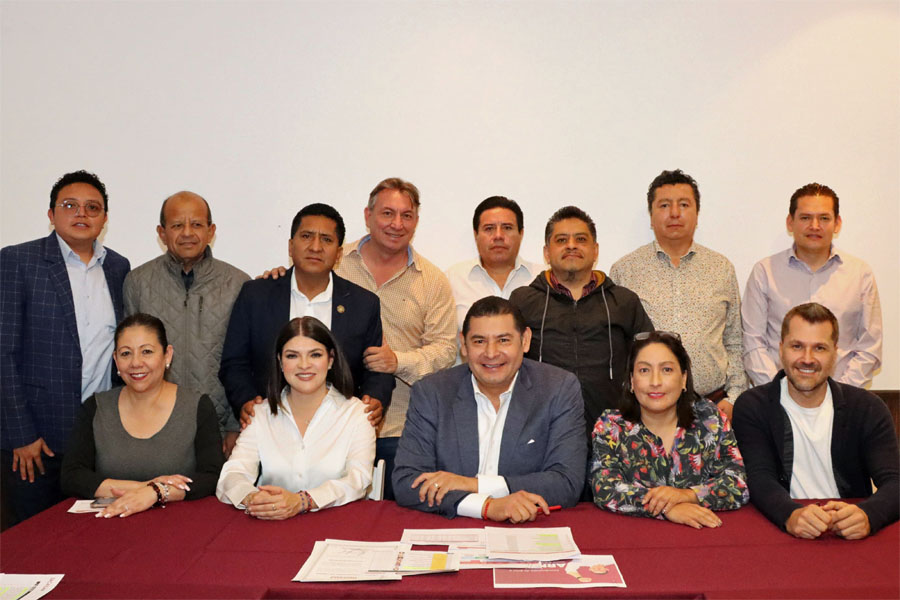 Alejandro Armenta fortalece la unidad en jornada de trabajo con líderes municipales