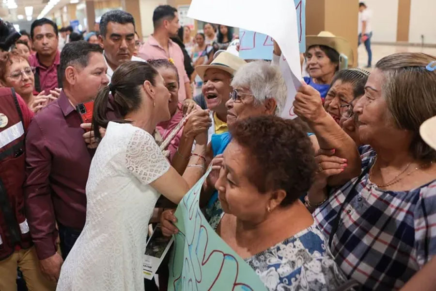 Al ritmo del tradicional Mayapax, reciben a Claudia Sheinbaum en Quintana Roo