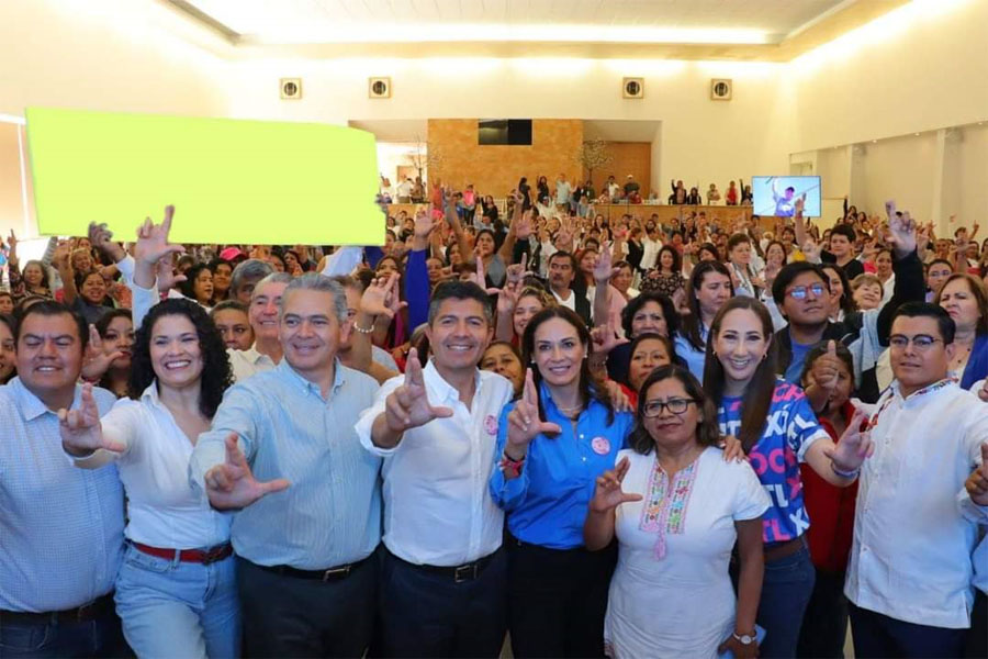 Revela Lalo Rivera a mujeres en Tehuacán que encuestas reportan una tendencia favorable