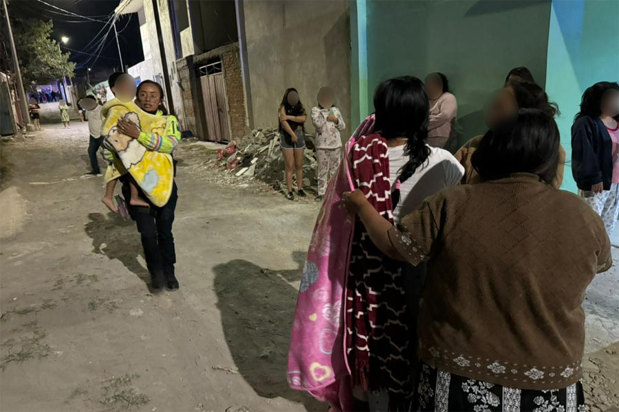 Rescató policía municipal de Puebla a 2 menores y 2 adultos de un incendio