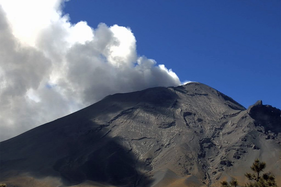 Caída de ceniza genera regular calidad del aire en Puebla