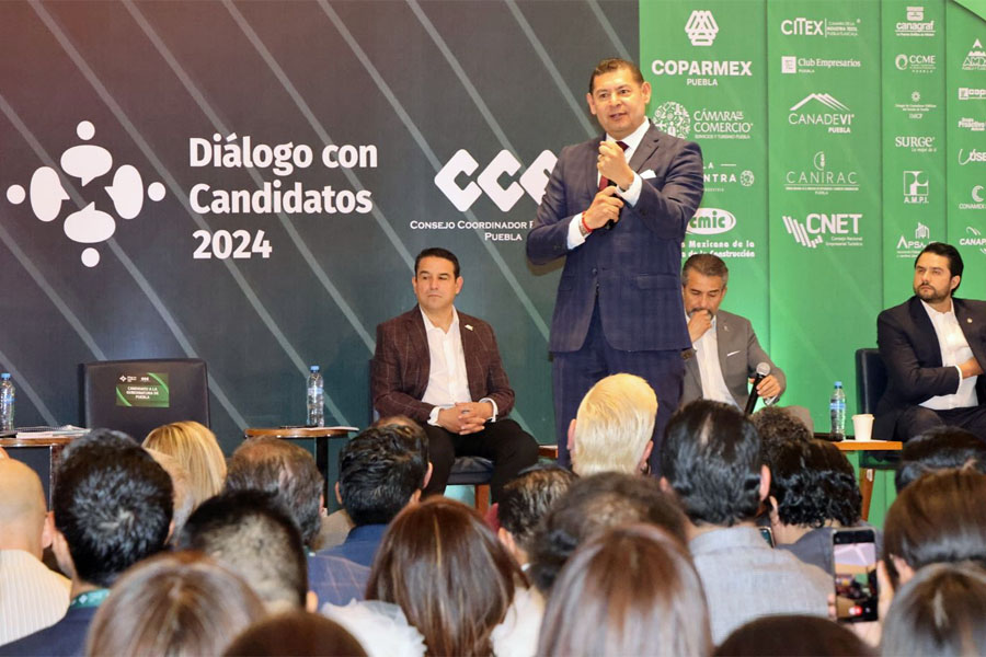 Armenta desmenuza el Plan Estatal 2024-2030 ante empresarios del CCE