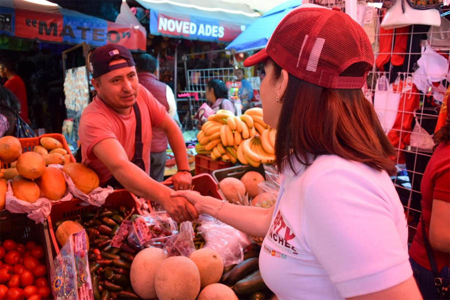 Bety Sánchez y Miguel Márquez refrendan su apoyo al comercio local de Zacatlán