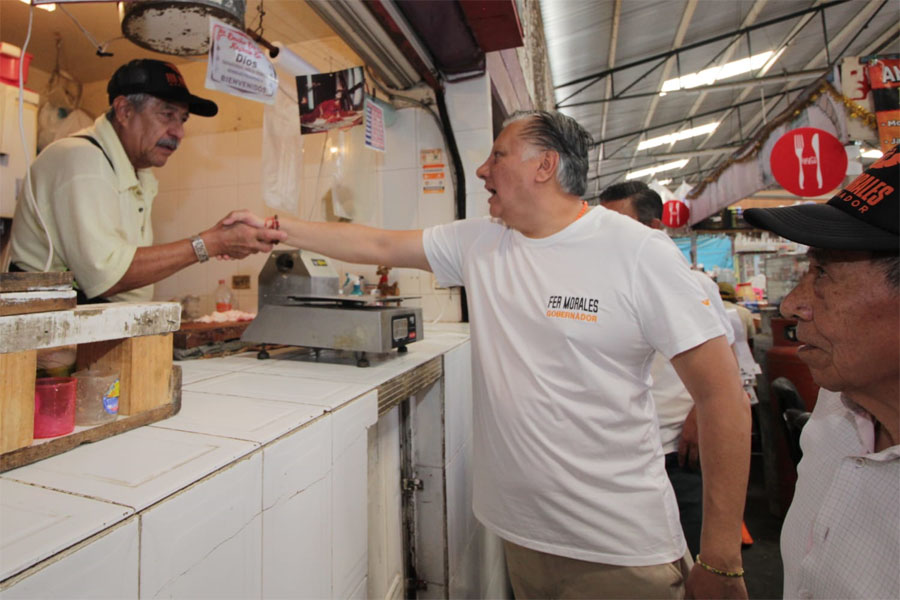 Fer Morales visita el mercado de "Mayorazgo”