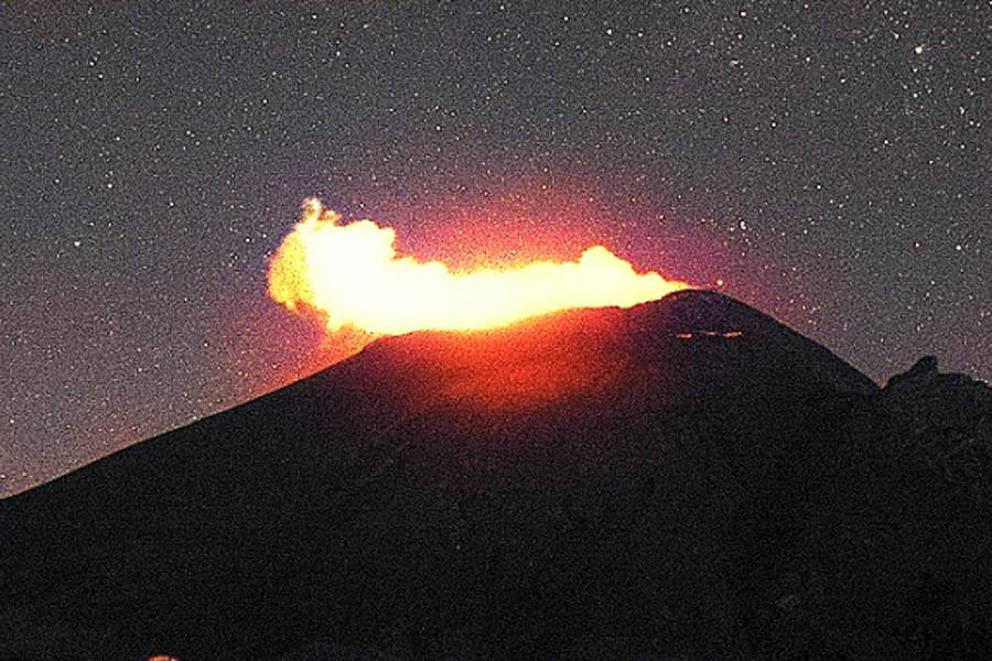 Por actividad del volcán, atendió Salud a 6 personas por rinitis