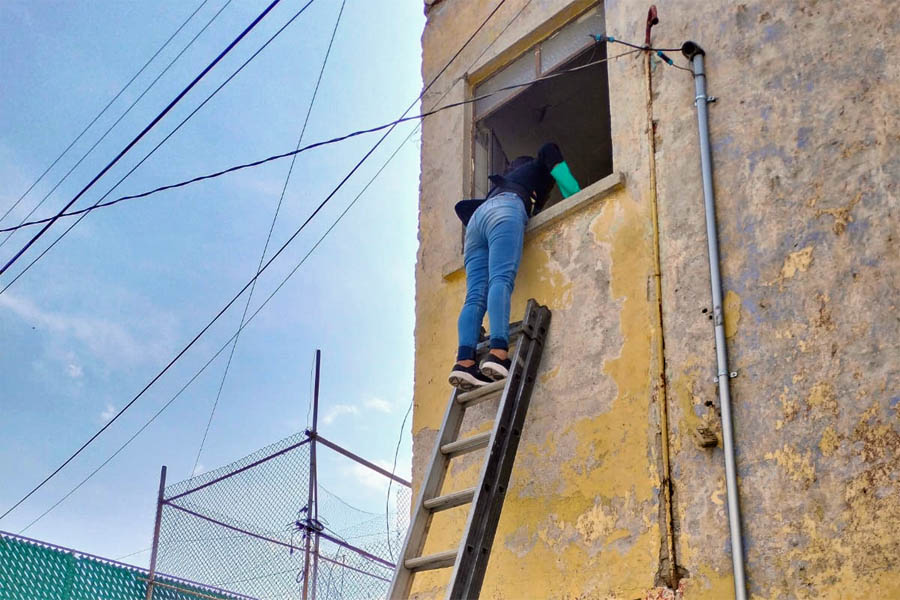 Policías municipales de Puebla salvaron a mujer de suicidarse