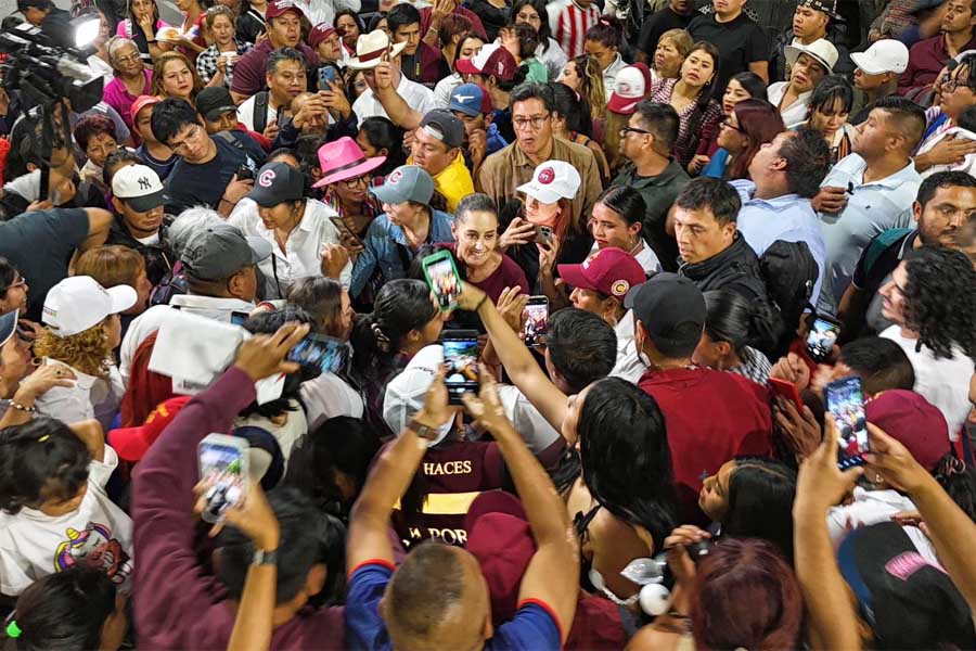 Claudia Sheinbaum arranca su último mes de campaña junto a 180 mil personas de cuatro estados de la República y la capital del país