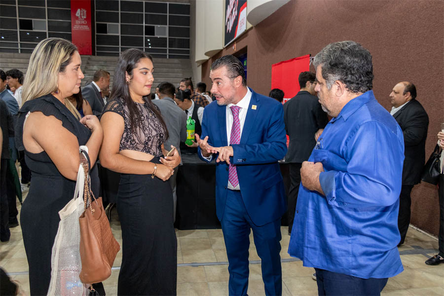 Estudiantes de preparatoria reciben apoyos académicos