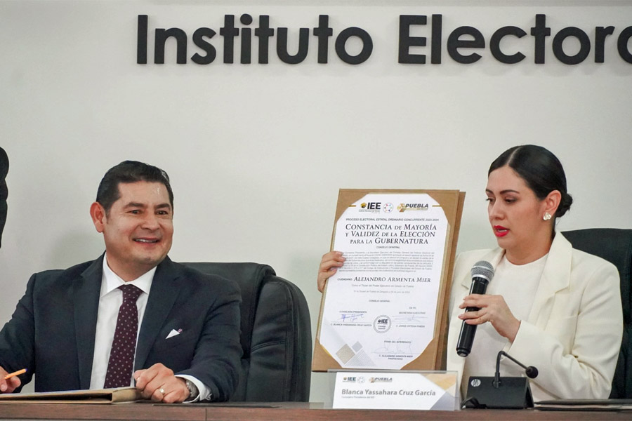 IEE entrega constancia de mayoría a la gubernatura