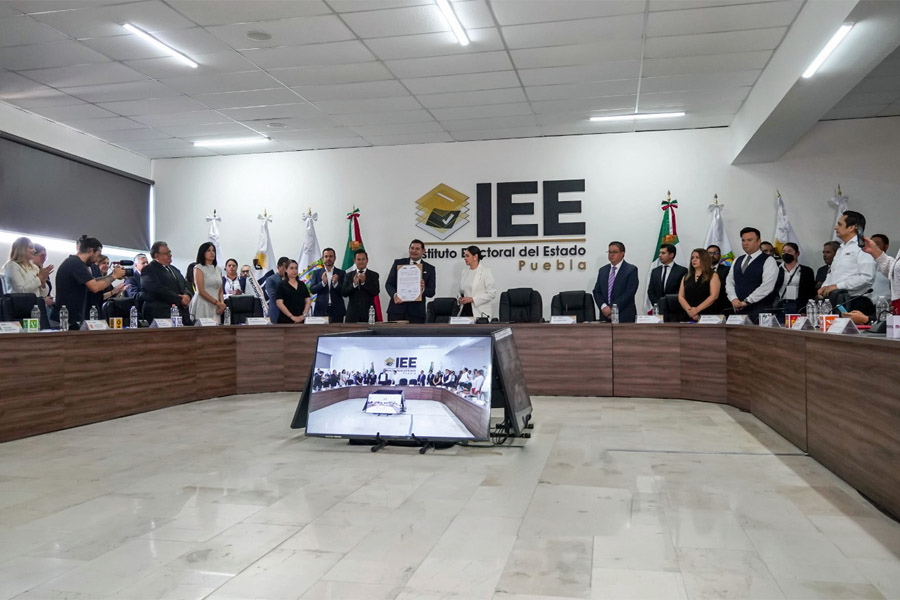 IEE entrega constancia de mayoría a la gubernatura