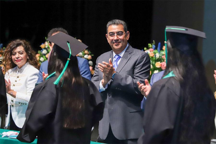 Asistió Sergio Salomón a ceremonia de graduación del BINE