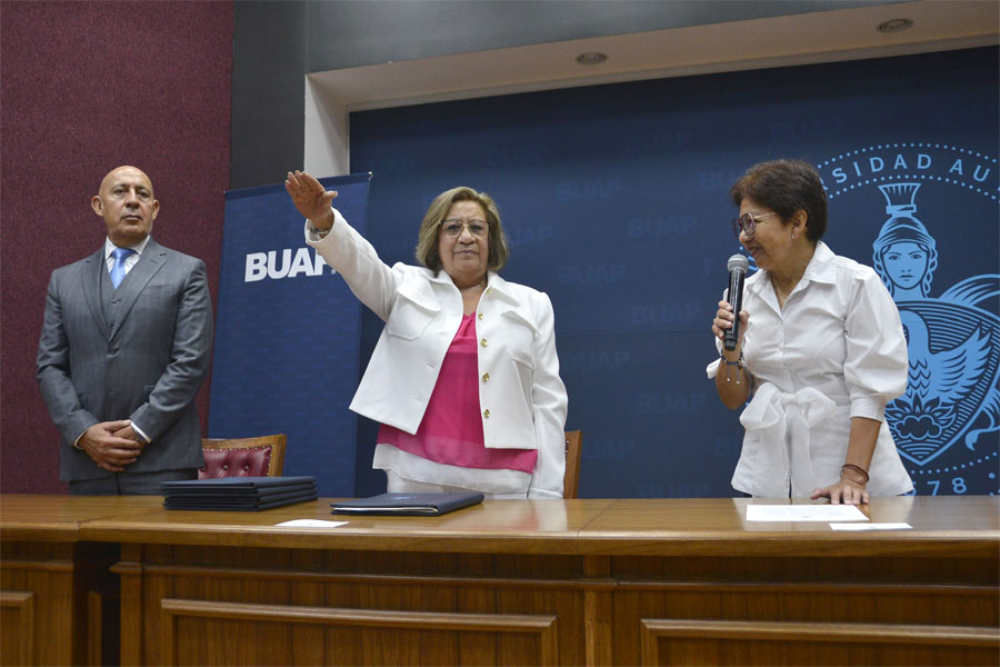 Lilia Cedillo toma protesta a directora de la Facultad de Contaduría