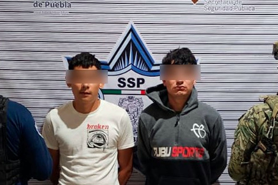 Detienen a dos hombres en posesión de armas y droga