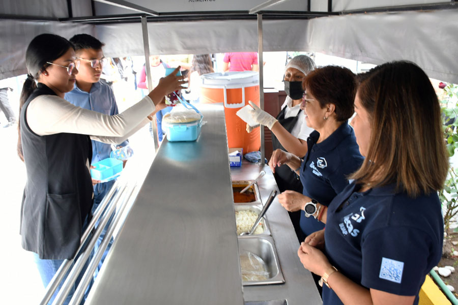 Rectora Lilia Cedillo inicia entrega de Becas Alimenticias