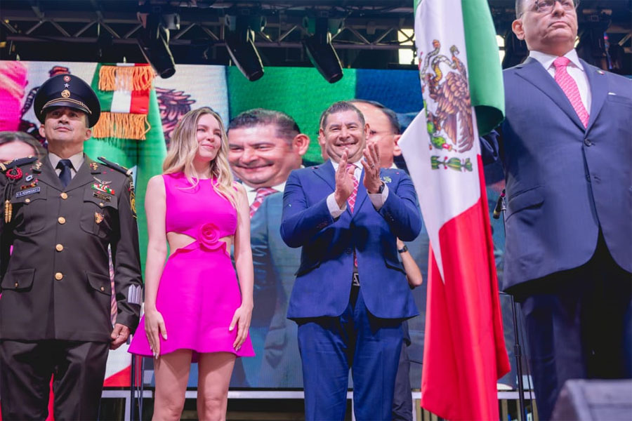 Armenta asiste al Grito de Independencia en Times Square