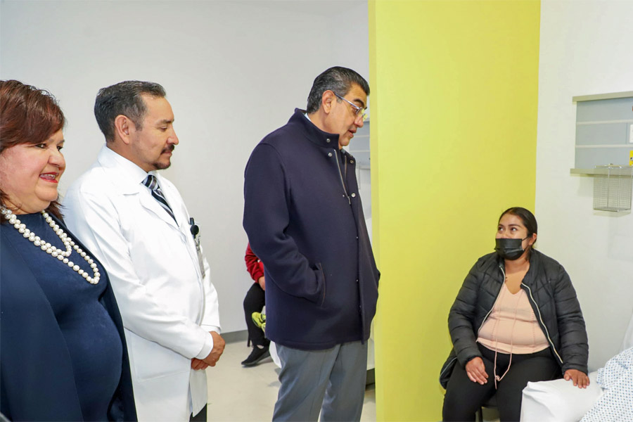 Puebla brinda atención médica igualitaria: Sergio Salomón