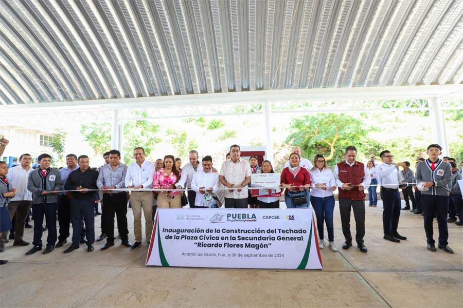 Inauguró Sergio Salomón techado en secundaria de Acatlán