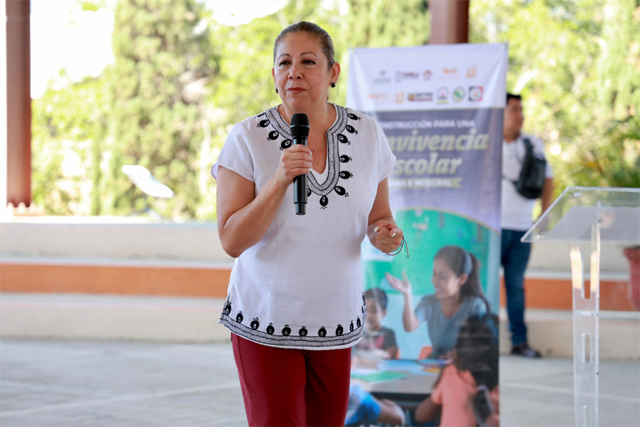 Refrenda Laura Artemisa compromiso de escuchar a sociedad