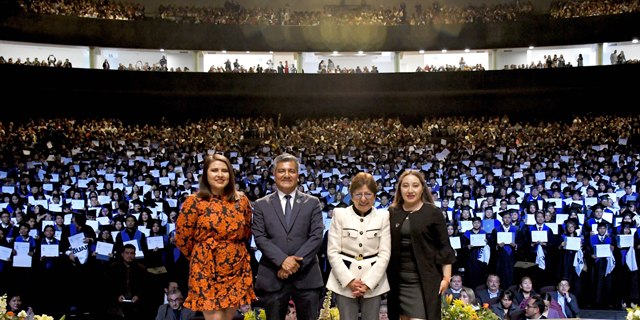 Lilia Cedillo Graduación