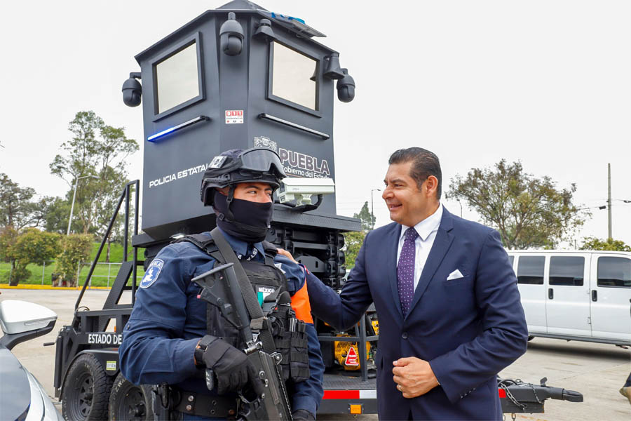 Entregó Armenta 100 patrullas y 10 torres de videovigilancia