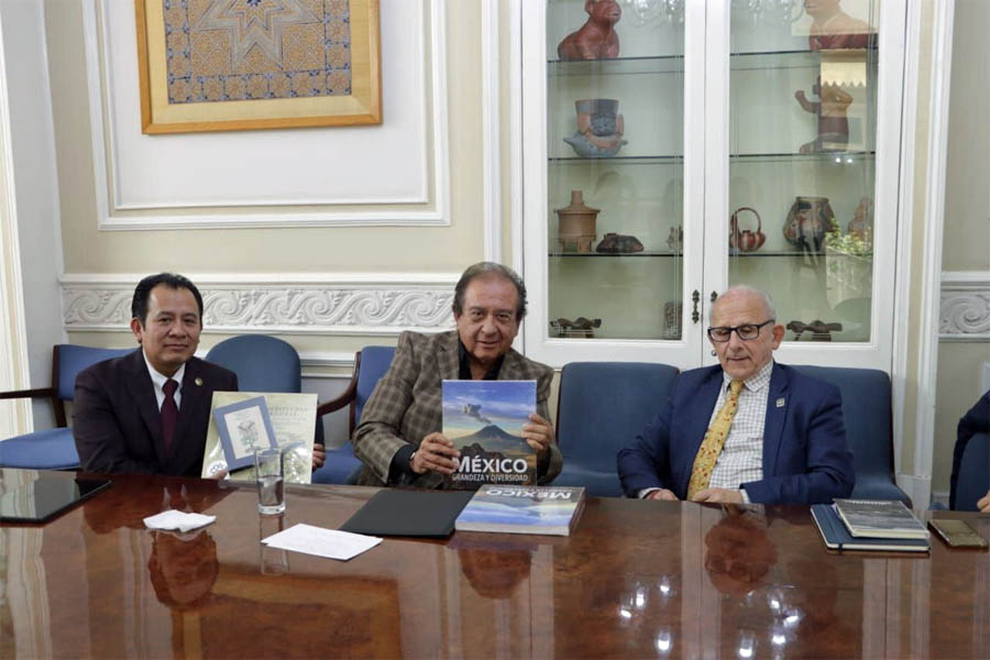 Recibe Congreso réplica de la Constitución de 1824